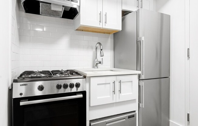 310 W 22 ST