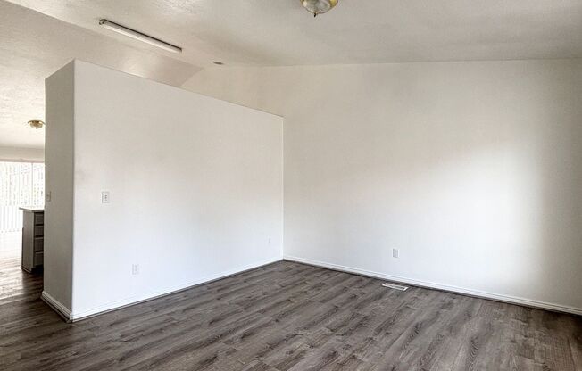 Bright & Spacious Rambler in Rose Park!
