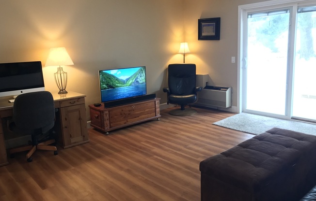 1 bed, 1 bath, 896 sqft, $1,295, Unit 6273-10