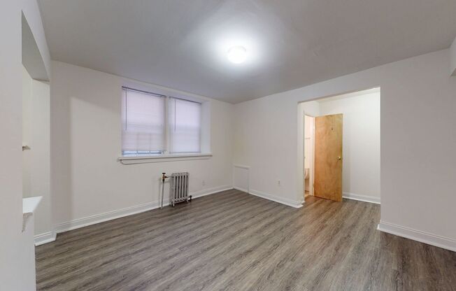 Studio, 1 bath, 295 sqft, $920, Unit B10