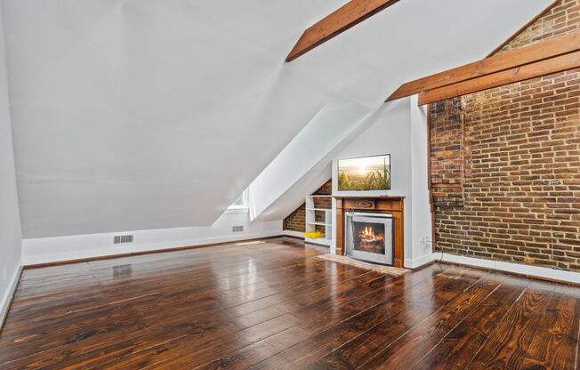 Available Now! Georgetown! Professionally Managed High End 1 Bed/ 1 Bath Condo