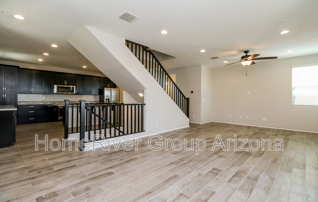 7024 W CORONA DR