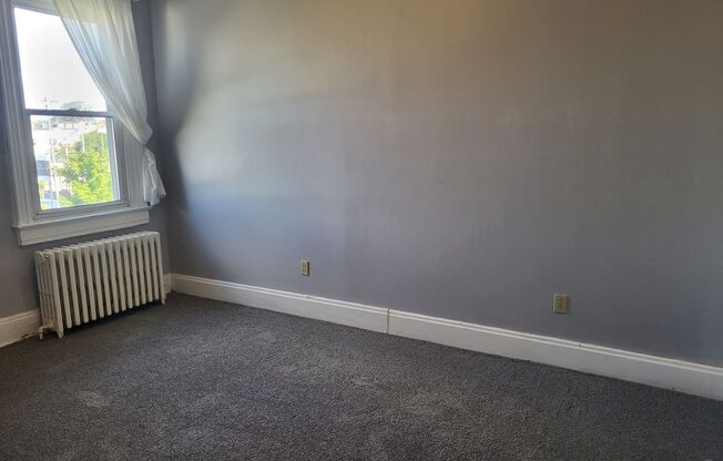 2 beds, 1 bath, $1,595