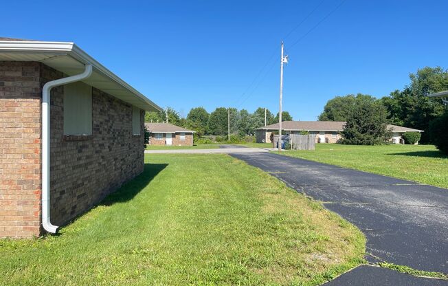 2 beds, 1 bath, 900 sqft, $850, Unit B8