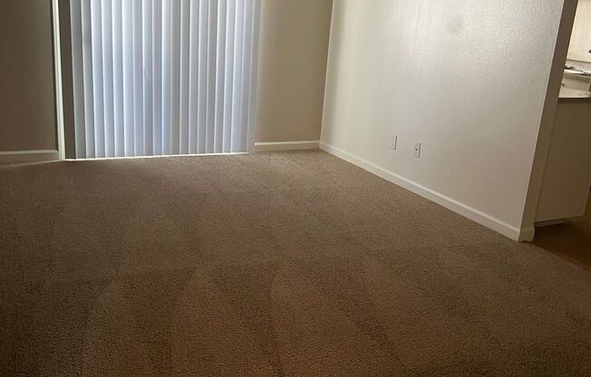 1 bed, 1 bath, 592 sqft, $999, Unit 34