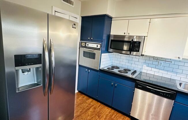 Cozy 2 Bedroom Condo minutes from SMU!