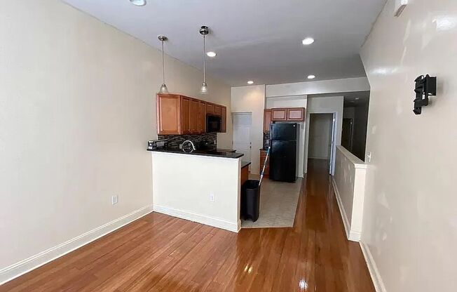 4 beds, 2 baths, $1,600, Unit Unit 1