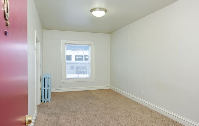 Studio, 1 bath, 300 sqft, $1,250, Unit Q