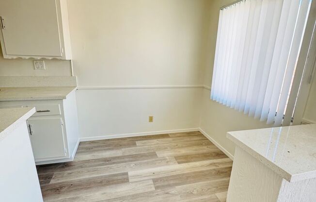 485 - 1049 N MARIPOSA AVE