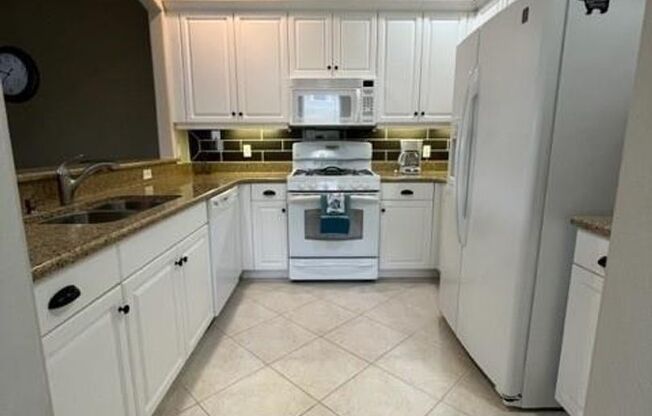 3 beds, 2.5 baths, $5,000, Unit #201