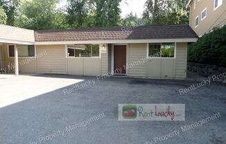 Super-Cute 2 Bedroom, 2 Bath Duplex in Unbeatable Location in Bellevue!!