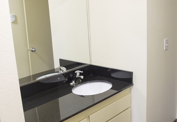 2 beds, 1 bath, 840 sqft, $1,522, Unit 1512