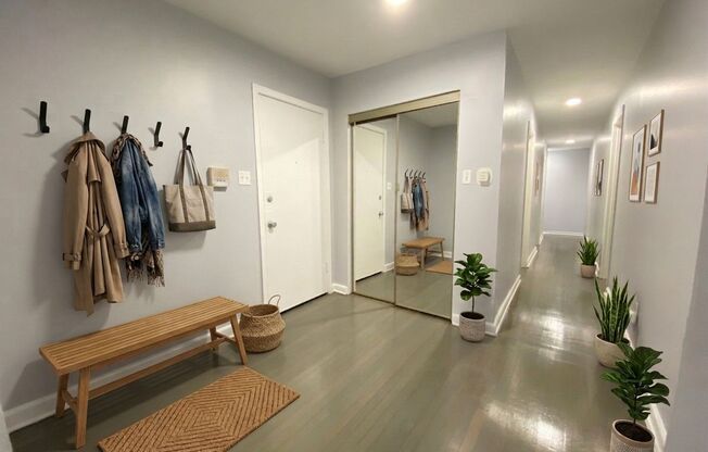 906 Montrose