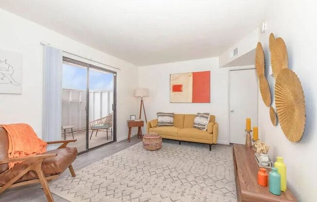 2 beds, 2 baths, 750 sqft, $949