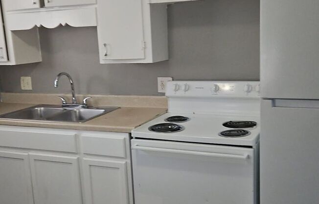 2 beds, 1 bath, 750 sqft, $1,020, Unit B07 1060 01