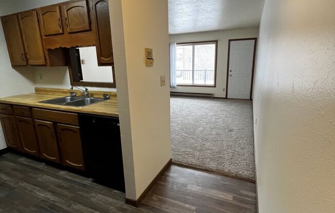 2 beds, 1 bath, $775, Unit 205