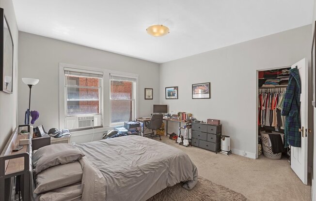429 W Wellington Ave