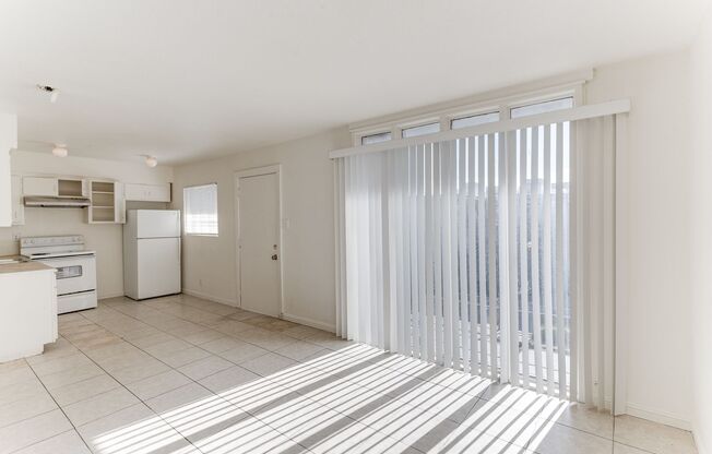 HOUSING CHOICE VOUCHER APPROVED! Bright & Spacious 2-Bedroom Upstairs Unit in Central Las Vegas!