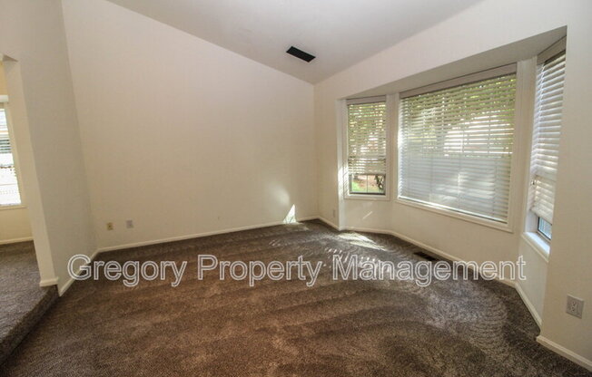11933 109 AVE NE 
