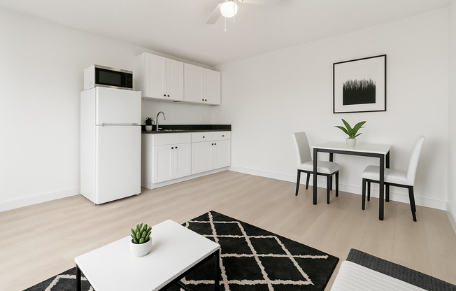 Vista Shores – Bright, Renovated Studios Just Minutes from the Coast!
