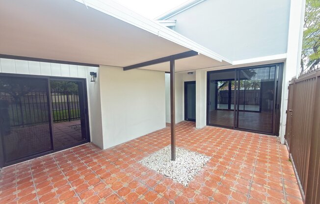 2560 SW 122 CT