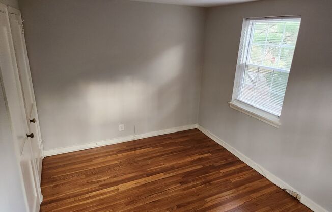 2 beds, 1 bath, 897 sqft, $2,335, Unit E-17