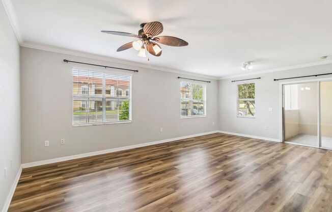 Spacious 2/2 unit available now for annual lease