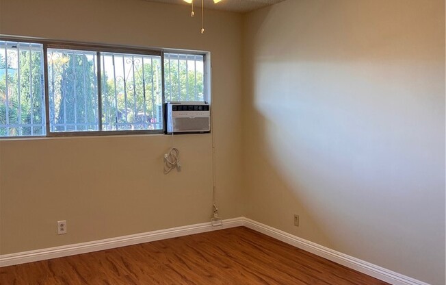 2 beds, 1.5 baths, 700 sqft, $2,500