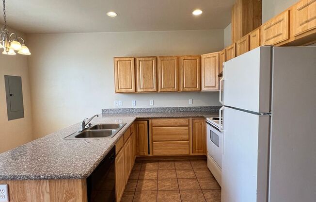 Pet Friendly 3 bedroom Townhouse!