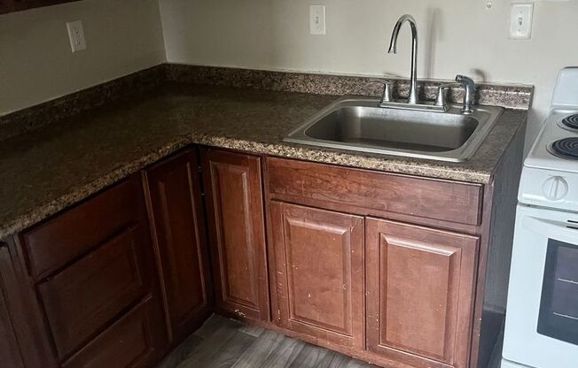 2 beds, 1 bath, 750 sqft, $775, Unit Unit 05