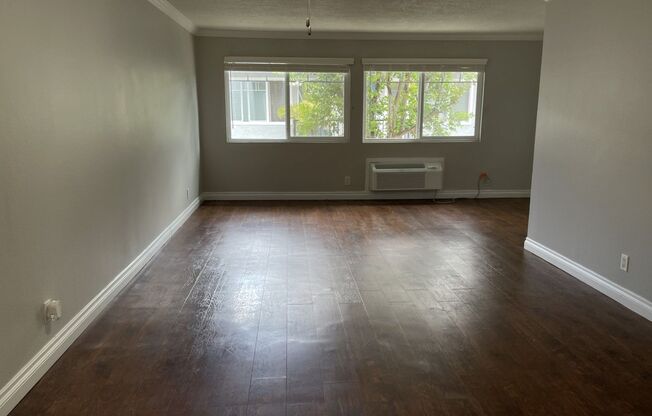 2 beds, 1 bath, 890 sqft, $2,555, Unit 0031