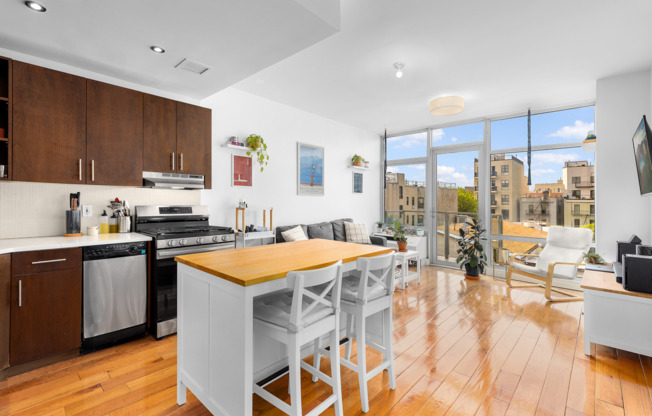 765 PARK PL