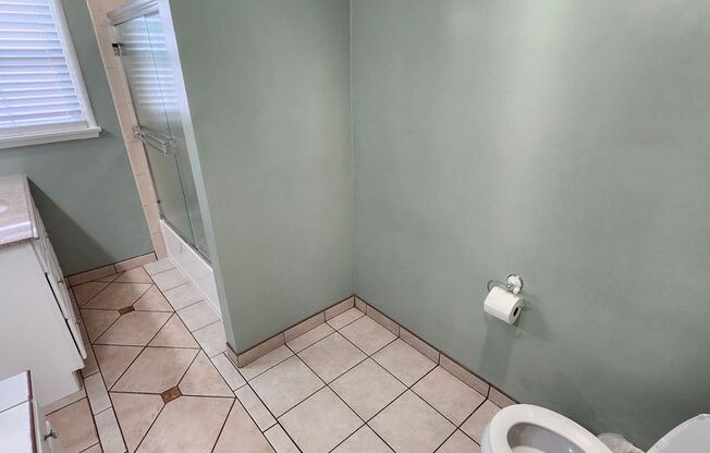 2 beds, 1 bath, $2,650