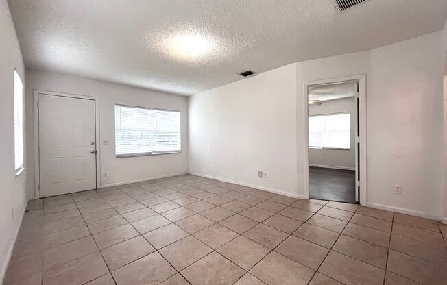 2 beds, 1 bath, $1,595