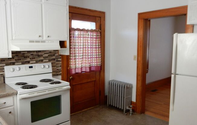 3 beds, 1 bath, $1,650