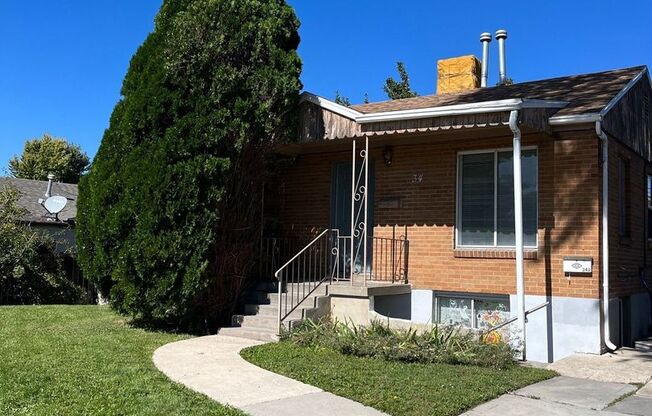 Cute 2 bedroom Duplex For Rent!!