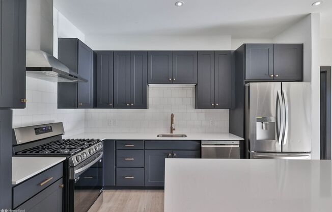 45 LARRY HOLMES DR