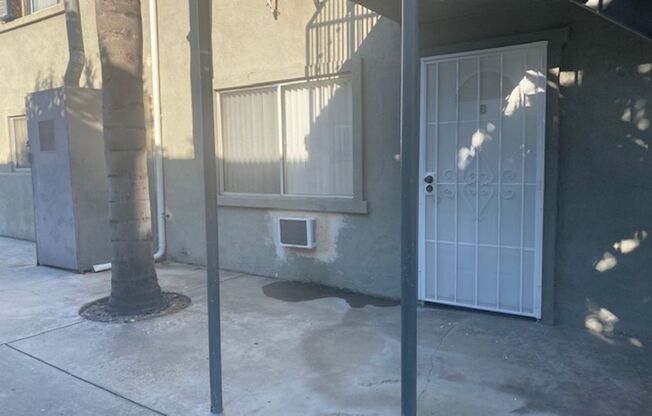 Modern Comfort in Downey: 2 Bed, 1 Bath Unit with Utilities Included!