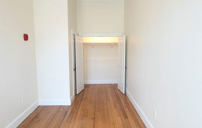 2 beds, 1 bath, $2,595, Unit 440 Central Ave - 203