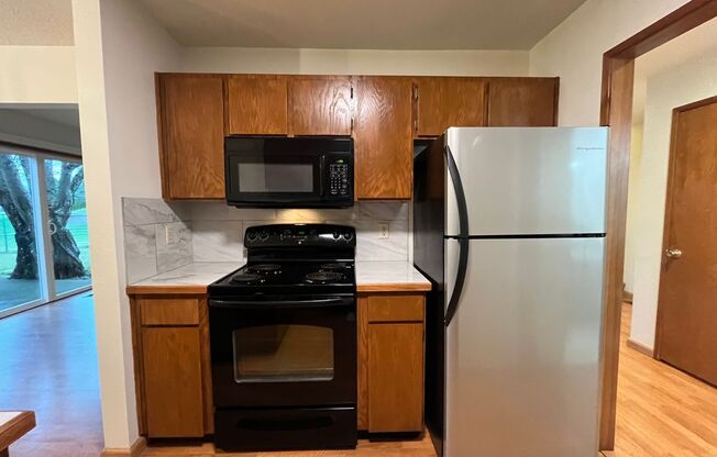 2 beds, 1.5 baths, $2,095, Unit #20689