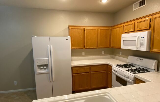 BEAUTIFUL 1BEDROOM/ 1 BATHROOM CONDO IN GREEN VALLEY!