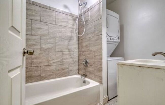 Stunning Newly Renovated 2 Bedroom 1 Bathroom