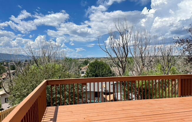 Spectacularly HUGE 6BD Home with Panoramic Mountain Views
