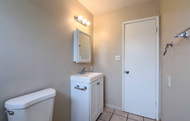 2 beds, 1 bath, $1,799, Unit 20