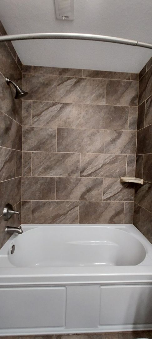 2 beds, 2 baths, 1,142 sqft, $1,360, Unit 31-202