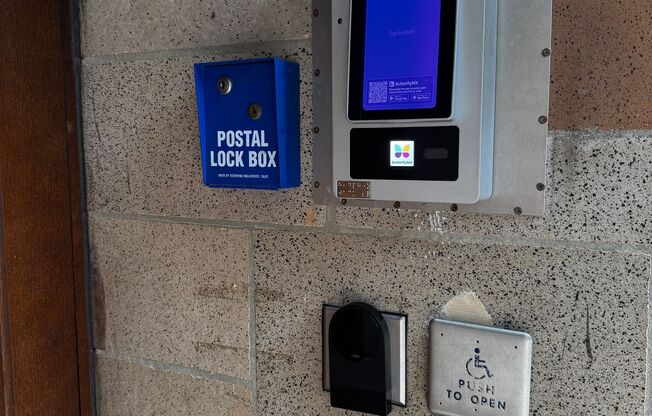 2 beds, 1 bath, $2,200, Unit 404