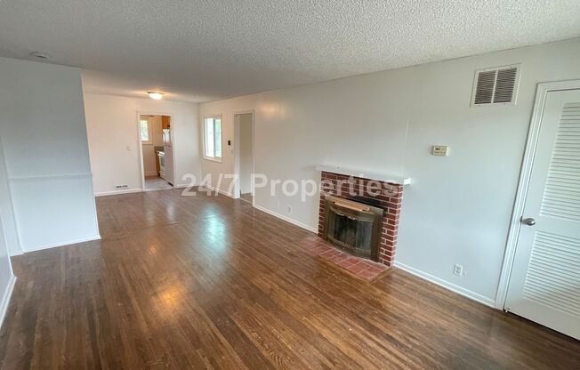 Spacious 4 BD | 2 BA with Backyard - Gladstone