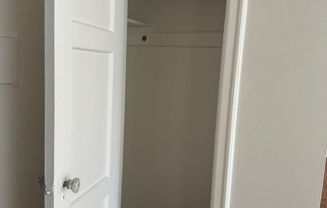 1 bed, 2 baths, 850 sqft, $1,500, Unit 300