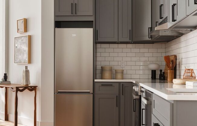 Studio, 1 bath, $5,300, Unit 4O
