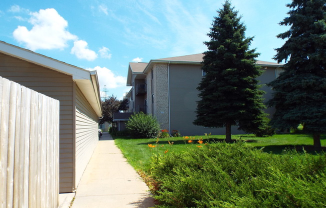 2 beds, 1 bath, 840 sqft, $1,195, Unit 300-308